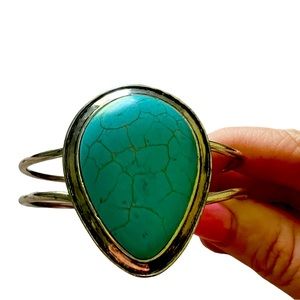 Turquoise pear shaped bracelet